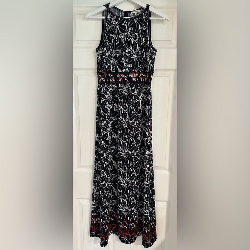 Max Studio women’s black & white with red-orange accents maxi dress, size sm.